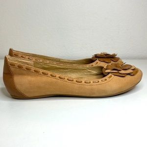 Naya Shoes Womens 9.5 M Tan Cream Flat Leather Fowler 32778200 Lagenlook Comfort